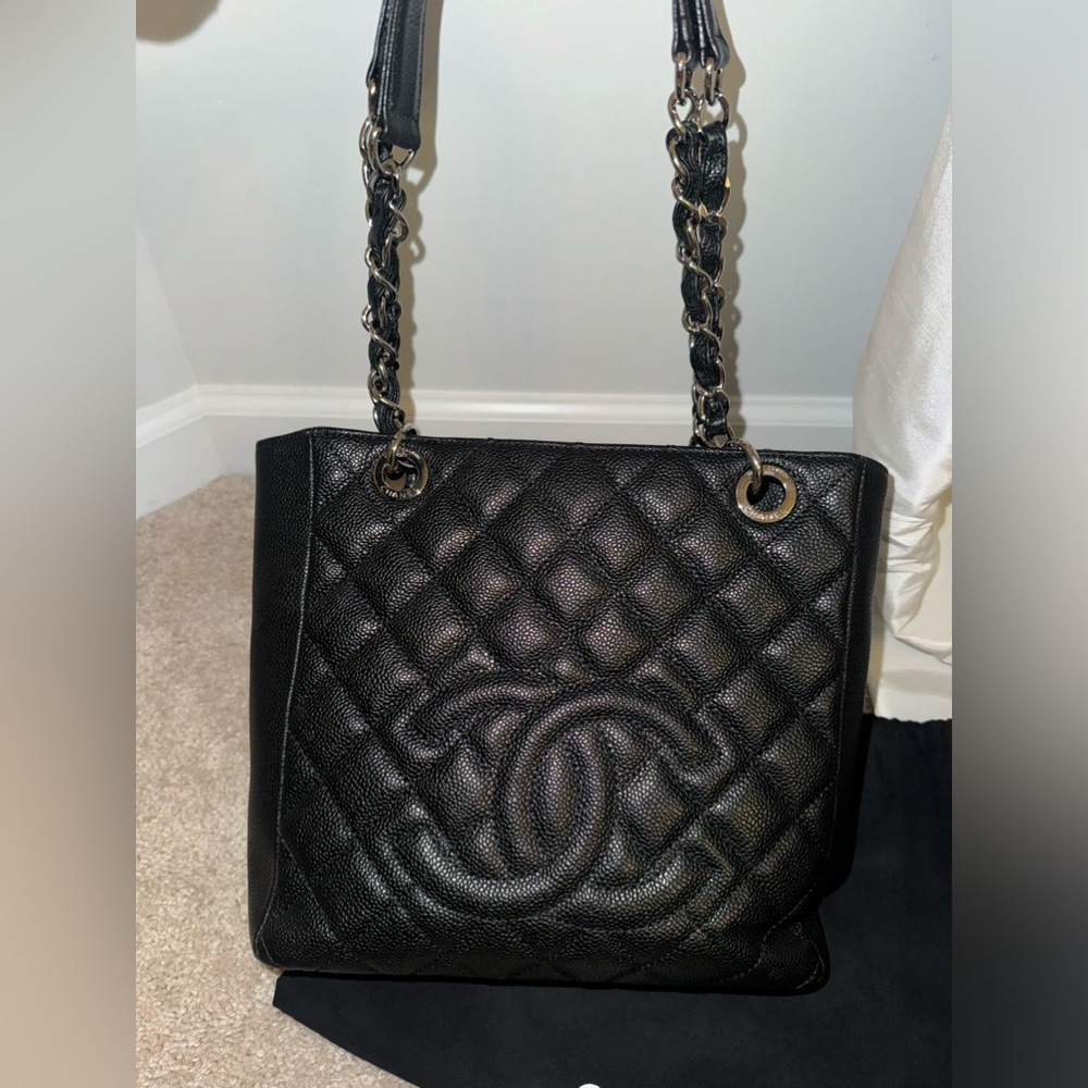 100% authentic Chanel black small shopping tote bag - Picture 2 of 16